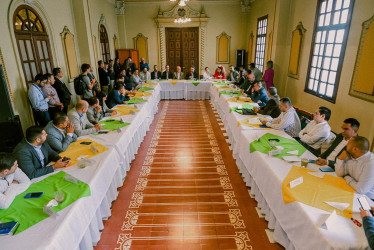 Los alcaldes de los 27 municipios y el gobernador de Caldas se reunieron en Manizales con el ministro de las TIC, Mauricio Lizcano.