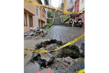 Residentes del barrio La Arboleda en Manizales, se quejan por obras de acueducto en la carrera 25B. 