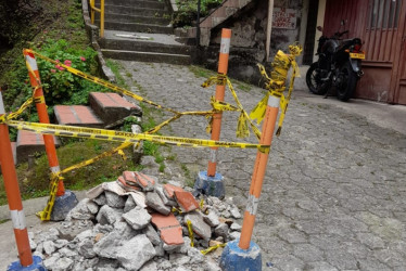 Quedaron los escombros de las reparaciones de Aguas de Manizales reportadas el 2 de abril.