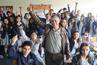 Hector Fabio Arroyave, se desempeña como docente desde hace 40 años. Actualmente está en la Institución Educativa Escuela Normal Superior de Caldas.