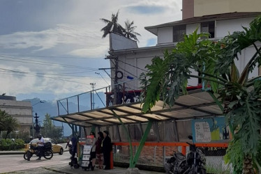 Ante la suspensión del servicio de bicicletas públicas en Manizales, la gente supo encontrarle otros usos al espacio de la estación Fundadores de este sistema.