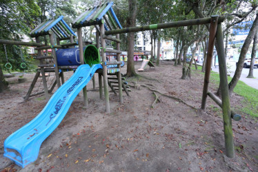 La zona recreativa infantil fue inaugurada hace cuatro años. Ahora se encuentra descuidada.