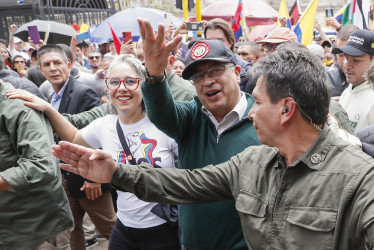 Gustavo Petro durante su llegada a la Plaza de Bolívar en Bogotá este miércoles