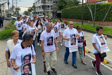 Marcha por las calles de Pereira para pedir por el sacerdote caldense Darío Valencia Uribe, desaparecido desde el 25 de abril.
