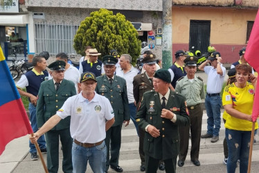 Veteranos de la Policía en Riosucio (Caldas), en jornada de apoyo a las Fuerzas Militares.