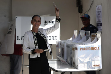 La candidata oficialista a la presidencia de México, Claudia Sheinbaum, votó el domingo en un colegio electoral en la Ciudad de México.