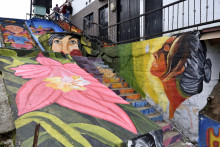 Detalles del mural de las escaleras del barrio Palenque