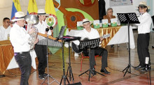 El ensamble Brumiusic, conformado por jóvenes aguadeños de la Banda Sinfónica de Aguadas, amenizaron el evento en el Teatro Bicentenario de Aguadas.
