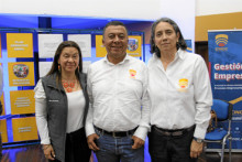 Gloria María Hoyos, jefe de planeación; Juan Carlos Loaiza, rector de la IES CINOC; y Alba Marulanda Ospina, secretaria general.