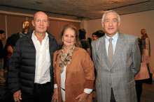 Carlos Eduardo Jaramillo Sanint, rector de la Universidad Autónoma de Manizales; Elvira Escobar de Restrepo y Gabriel Barreneche.
