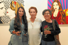 Viviana Santander, Clara López, directora Centro Colombo Americano, y María Virginia Santander.