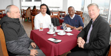 Fernando Jiménez, Felipe Jiménez, César Ruiz y Ariel Sepúlveda en un almuerzo de negocios.