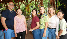 Mauricio Payán, Olga Muñoz, Nisa Payán, Tatiana Payán, Lisa Payán y Lucilia Payán, visitaron la exposición procedentes de Texas (EE.UU.).