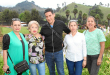 Fabiola Loaiza, Lucero Loaiza, Julián Valencia, Estella Loaiza y Luz Marina Ríos.