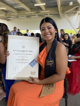 Laura Sofía Aguilar obtuvo su título como trabajadora social.