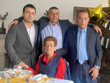Ruby Amparo Otálvaro junto a sus hijos, Jorge y Jaime Eduardo Rendón Otálvaro, y su esposo, Alcides Rendón.